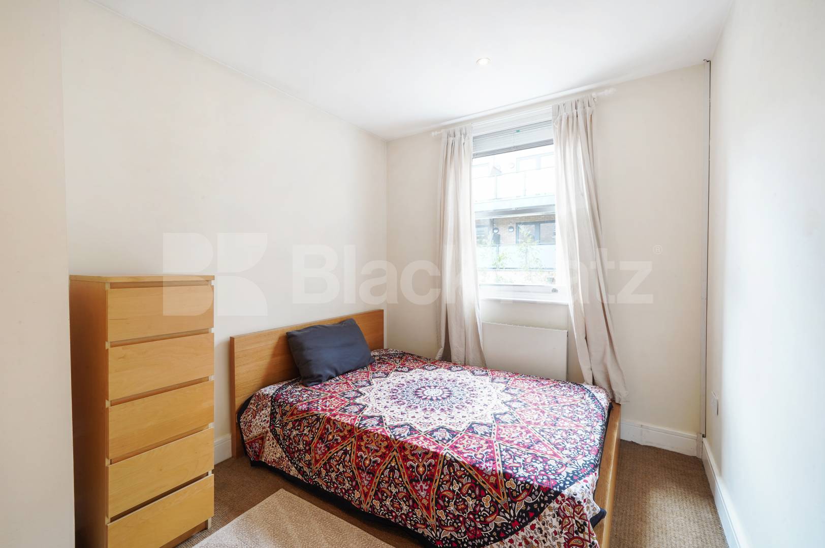 Boasting over 1350 Sq.Ft. of living and entertaining space Marcia Road, London Bridge